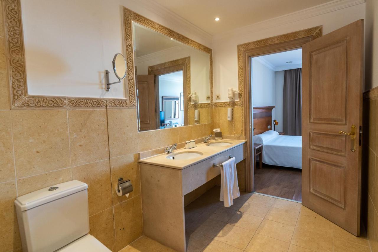Double Room with Sea View (1 Adult + 2 Children)