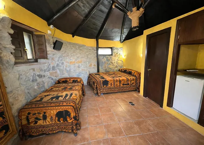 Hotel Selwo Lodge - Animal Park Tickets Included